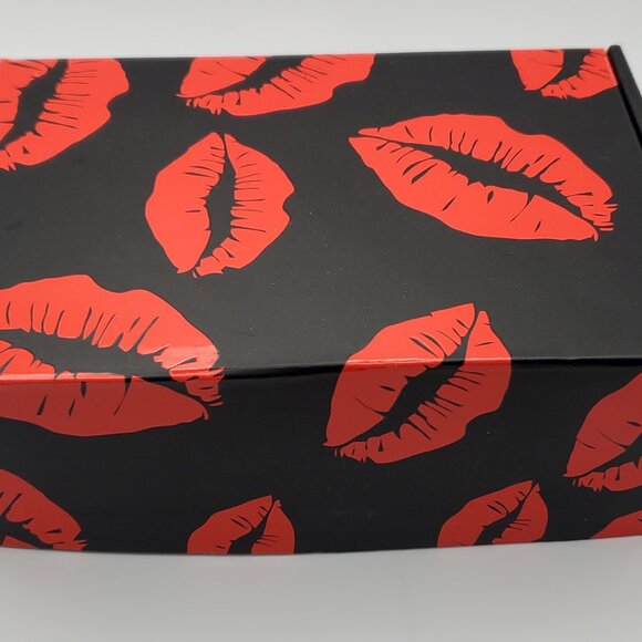 Kiss Kit — Your Lips’ Favorite Gift Set - Picture 3 of 5